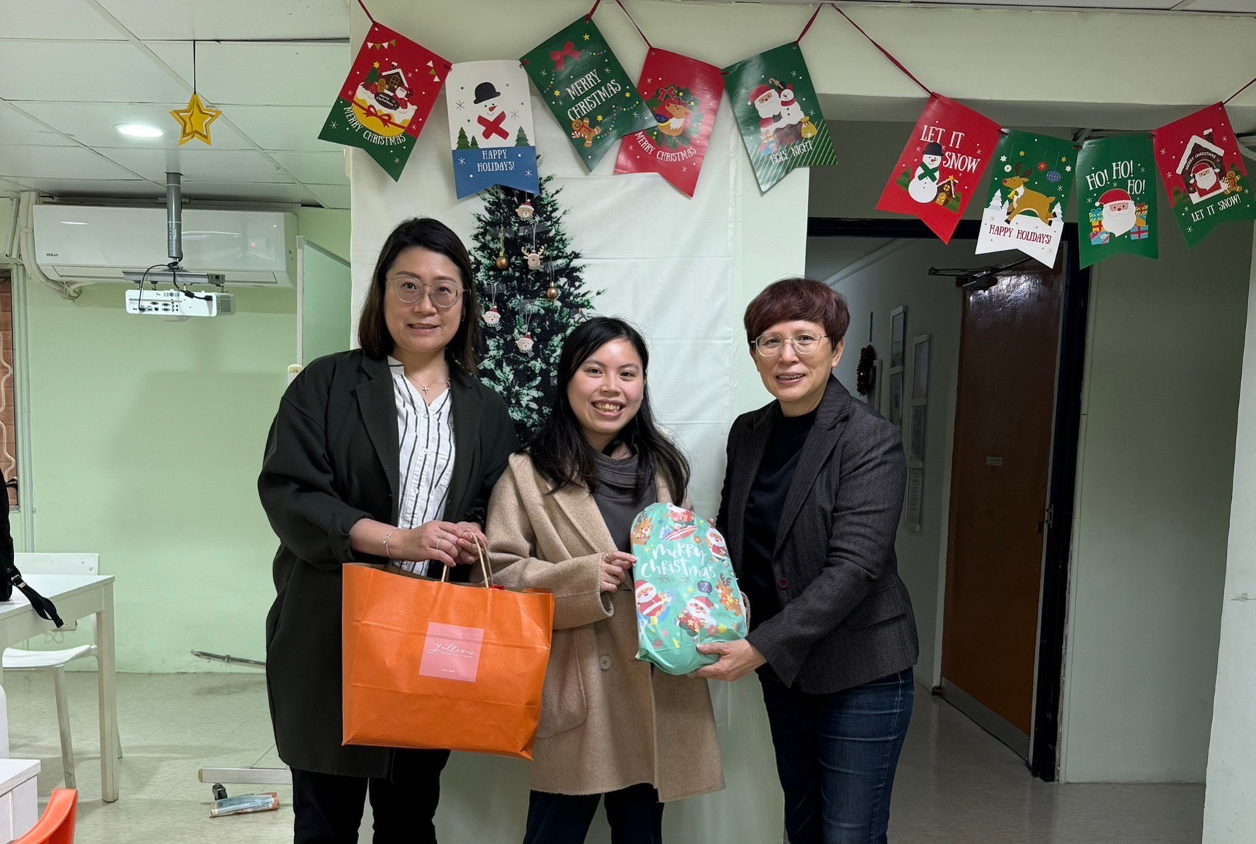 76EBEDB8-99A7-475B-81B6-BC30E1681708